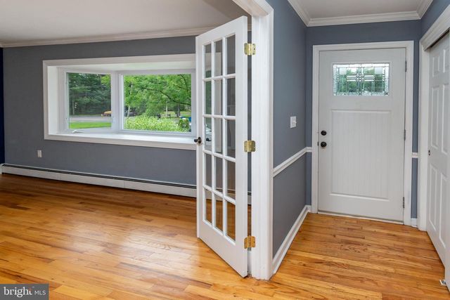 6 MORNINGSIDE DR, Pennington, NJ 08534