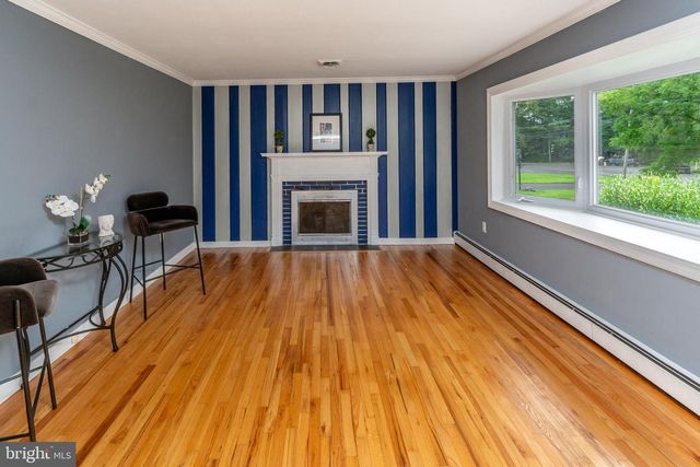 6 MORNINGSIDE DR, Pennington, NJ 08534