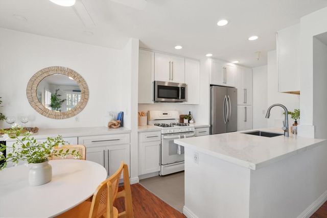 18242 Parkview Lane 208, Huntington Beach, CA 92648