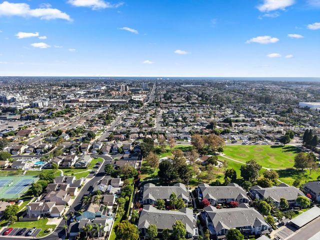 18242 Parkview Lane 208, Huntington Beach, CA 92648