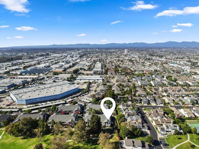 18242 Parkview Lane 208, Huntington Beach, CA 92648