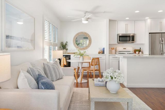 18242 Parkview Lane 208, Huntington Beach, CA 92648