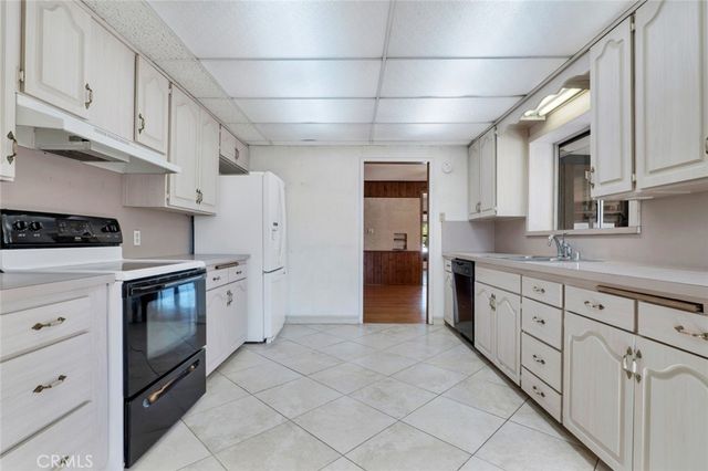 141 S Beachwood Drive, Burbank, CA 91506
