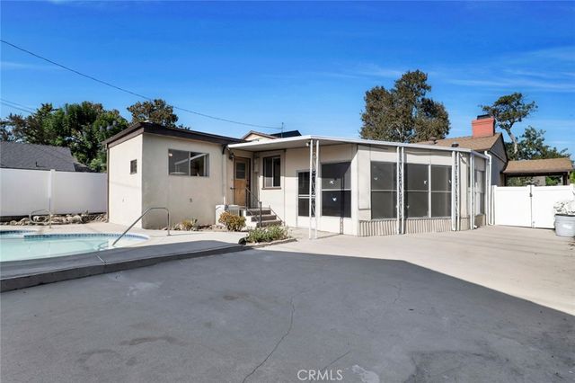 141 S Beachwood Drive, Burbank, CA 91506
