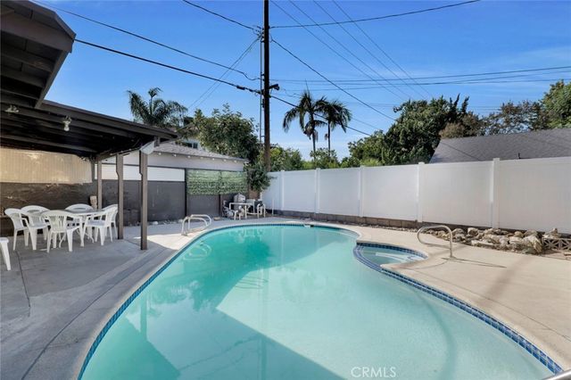 141 S Beachwood Drive, Burbank, CA 91506