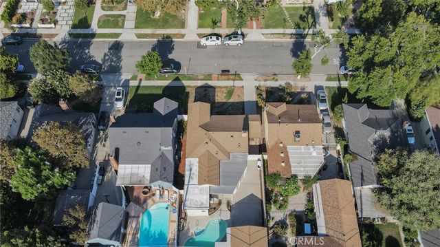 141 S Beachwood Drive, Burbank, CA 91506