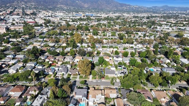 141 S Beachwood Drive, Burbank, CA 91506