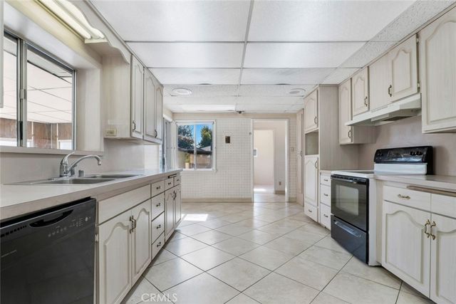 141 S Beachwood Drive, Burbank, CA 91506