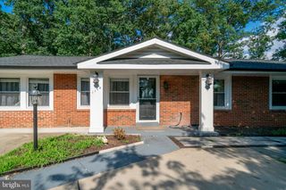 1114 S DICKENSON AVE, Sterling, VA 20164