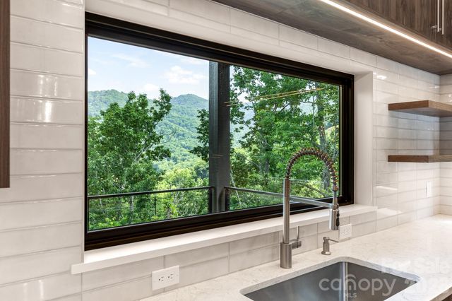 60 King Horn Ridge, Waynesville, NC 28785