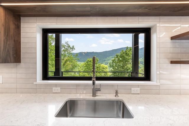 60 King Horn Ridge, Waynesville, NC 28785
