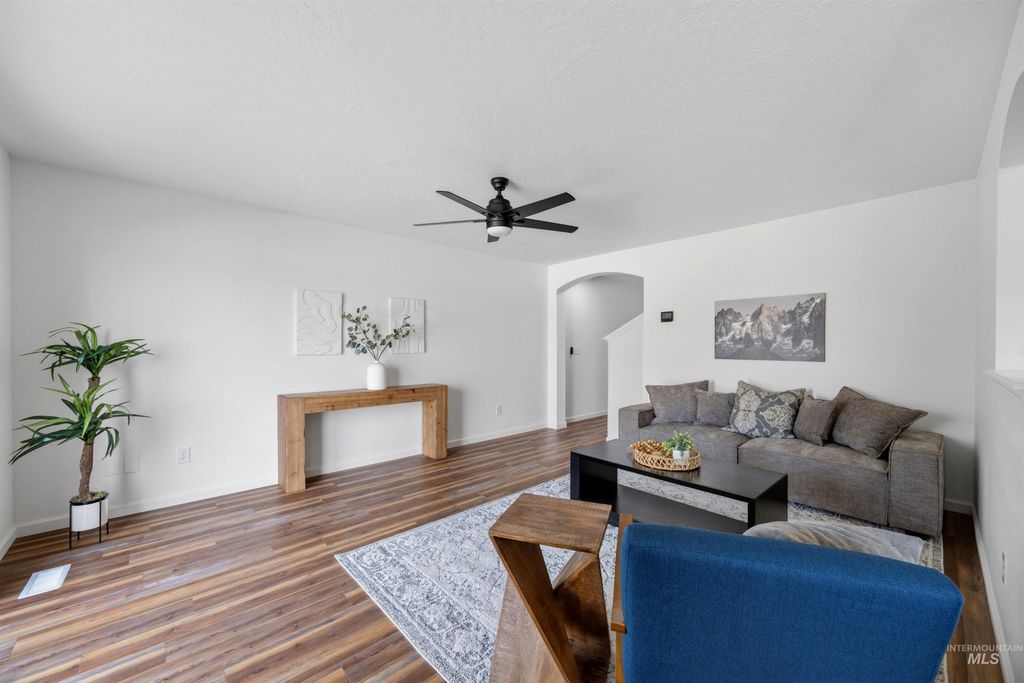 5 S Sugar Loop Ln, Nampa, ID 83687 photo 5