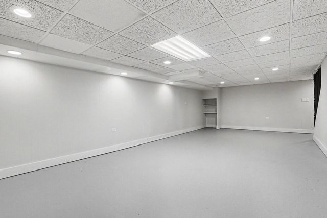 7644 S Cork Avenue, Justice, IL 60458