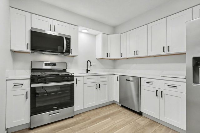 7644 S Cork Avenue, Justice, IL 60458