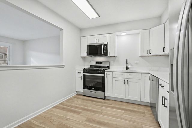 7644 S Cork Avenue, Justice, IL 60458