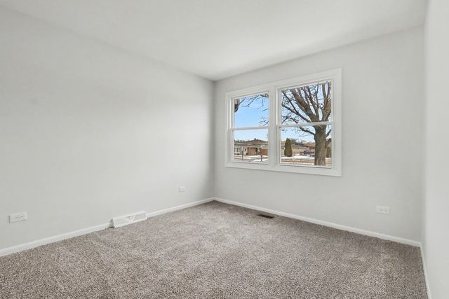 7644 S Cork Avenue, Justice, IL 60458