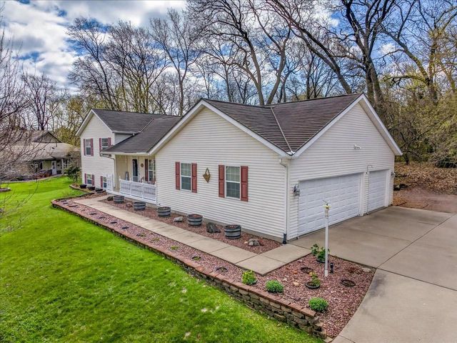 268 Meadow Lane, Poynette, WI 53955