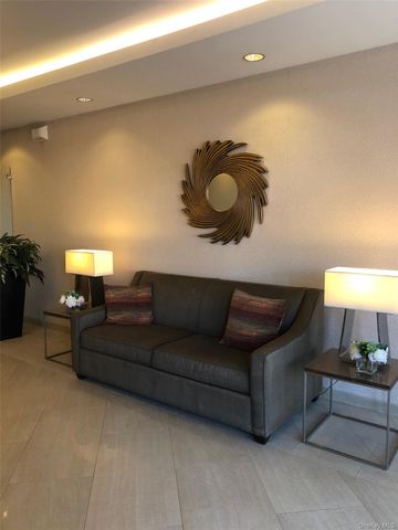 1296 Midland Avenue E4, Yonkers, NY 10704