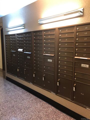 1296 Midland Avenue E4, Yonkers, NY 10704