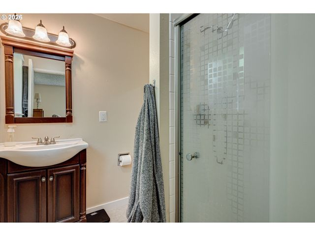 107 Nw 102ND St, Vancouver, WA 98685