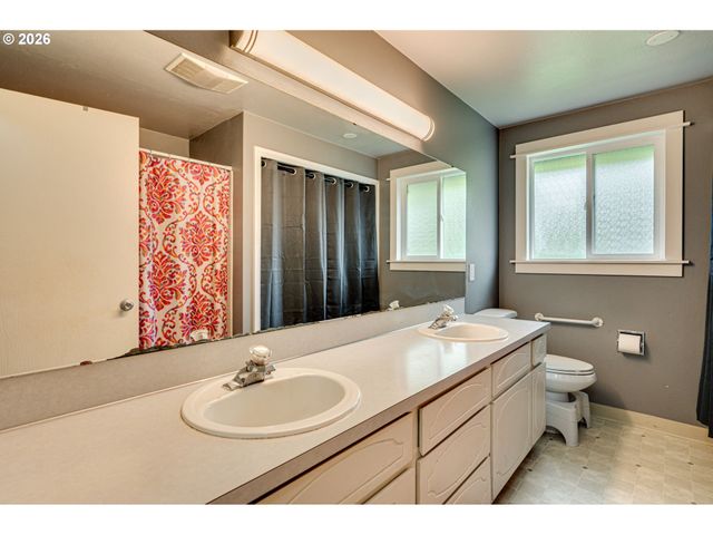 107 Nw 102ND St, Vancouver, WA 98685