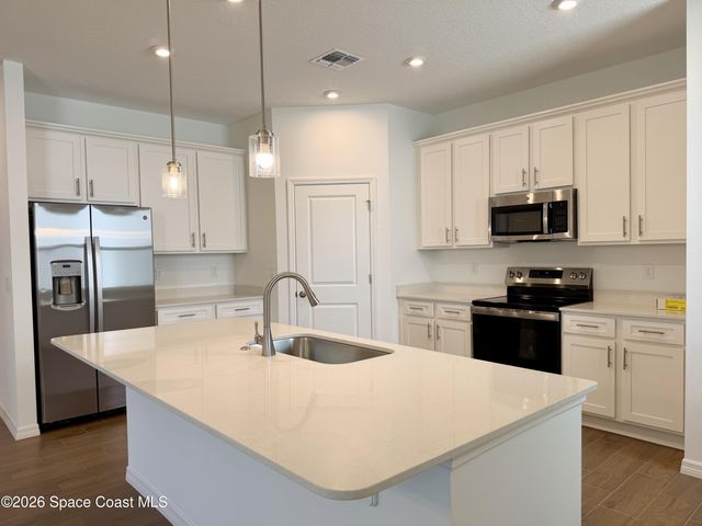 917 Castleford Avenue NE, Palm Bay, FL 32905