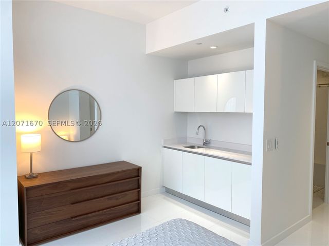 851 NE 1st Ave 2501, Miami, FL 33132