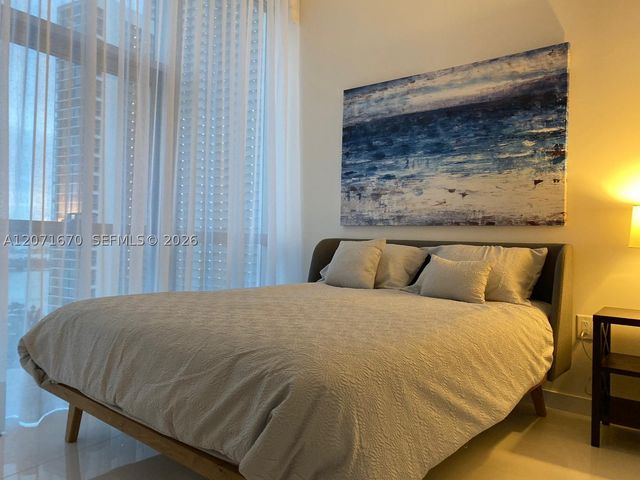 851 NE 1st Ave 2501, Miami, FL 33132