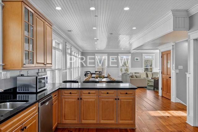 10 10th Avenue, Isle Of Palms, SC 29451