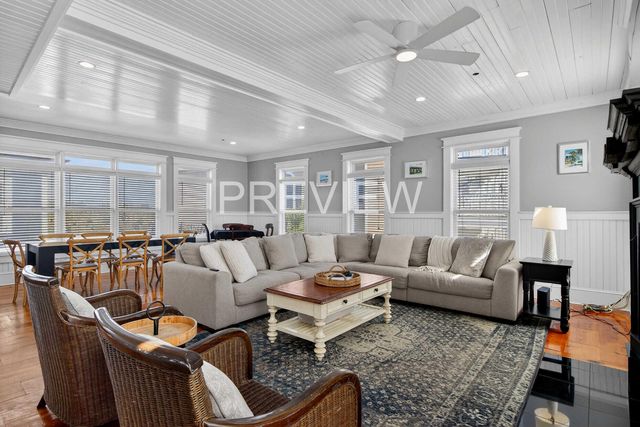 10 10th Avenue, Isle Of Palms, SC 29451