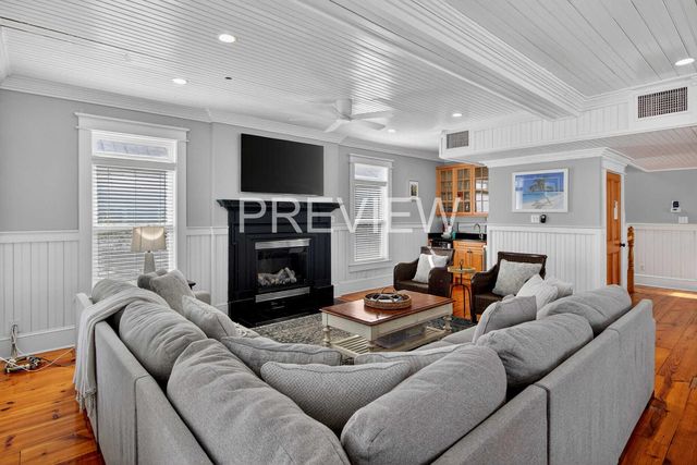 10 10th Avenue, Isle Of Palms, SC 29451