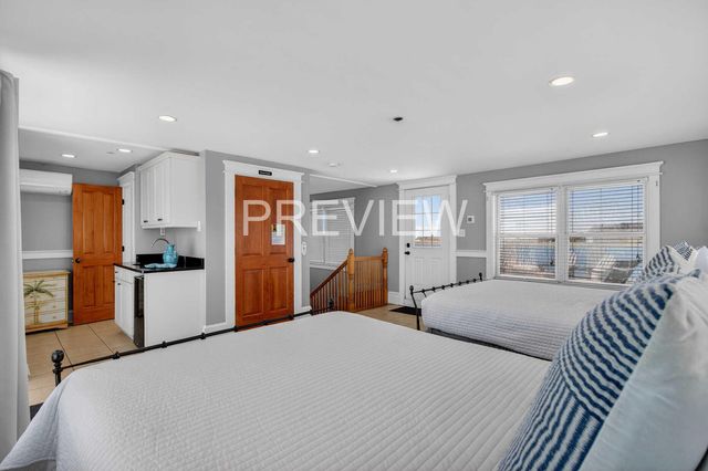 10 10th Avenue, Isle Of Palms, SC 29451