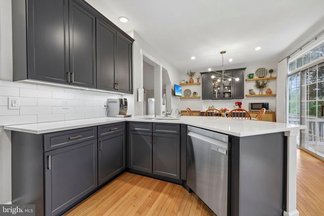 125 CARTER CT SW, Vienna, VA 22180