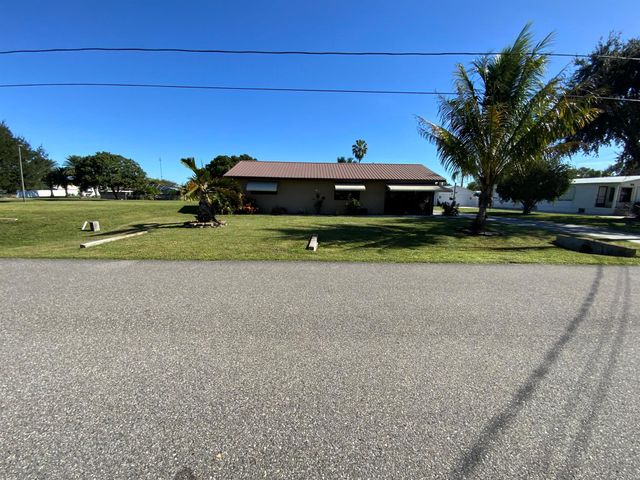 1095 Chobee Loop, Okeechobee, FL 34974