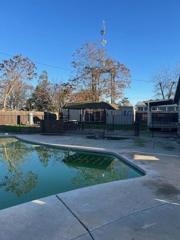 13112 Minnesota Ave, Oakdale, CA 95361