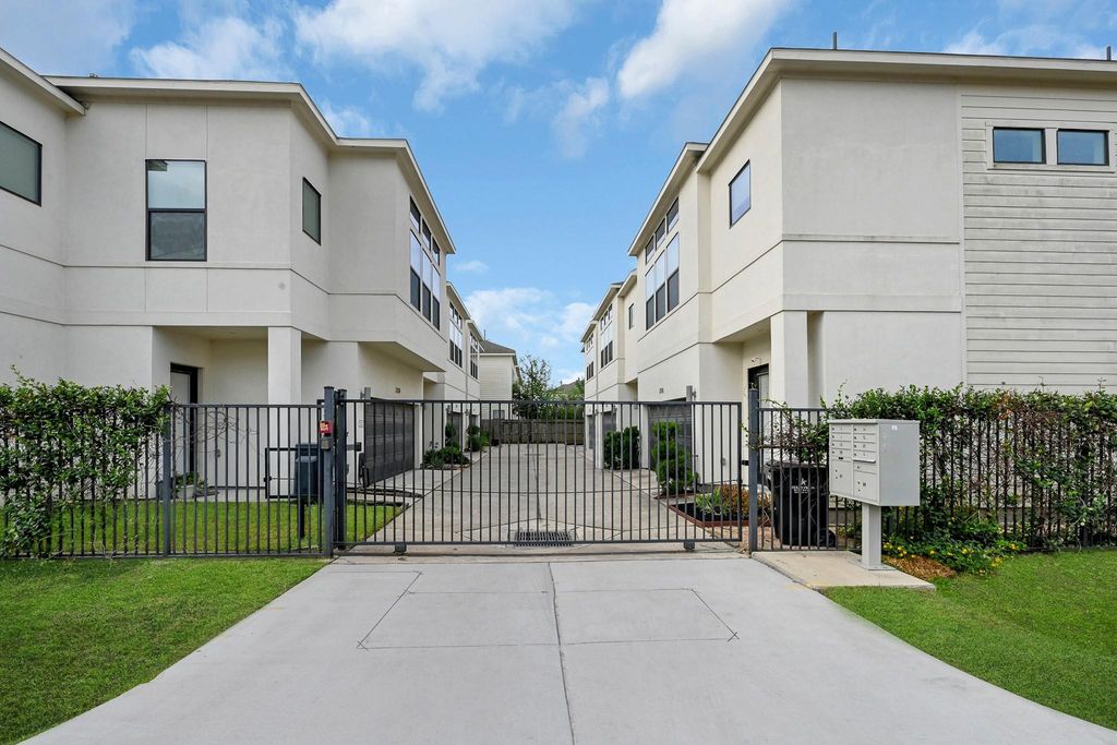 2118 Naomi Street, Houston, TX 77054