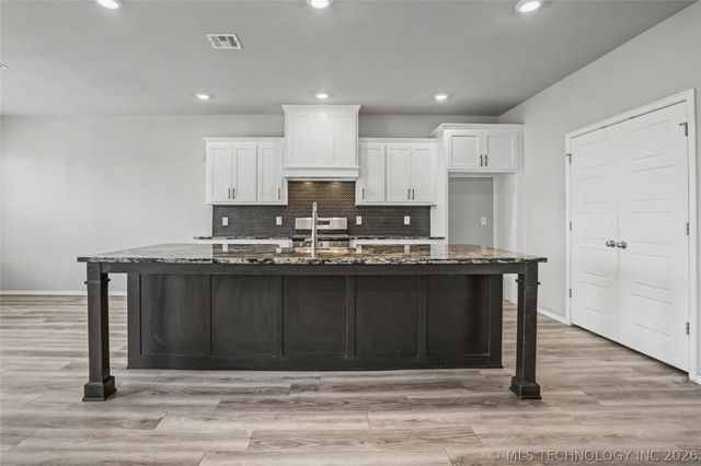 711 W 53rd Place, Sand Springs, OK 74063