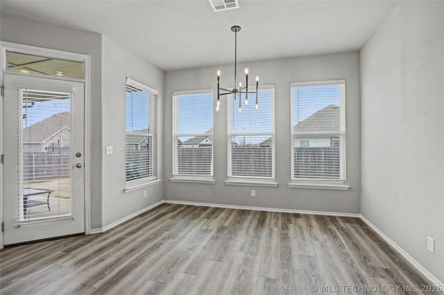 711 W 53rd Place, Sand Springs, OK 74063