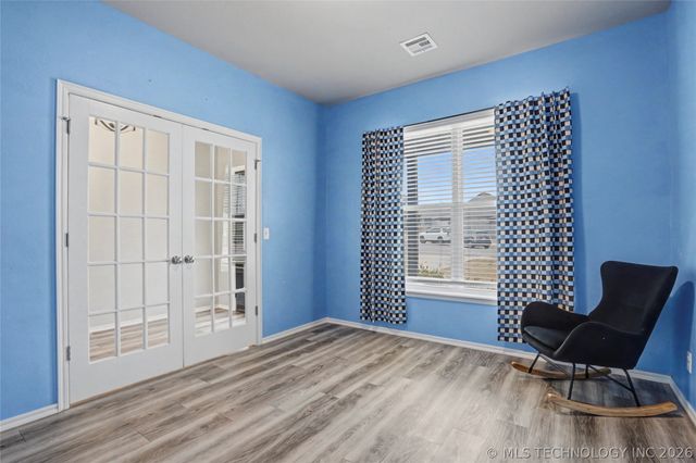 711 W 53rd Place, Sand Springs, OK 74063