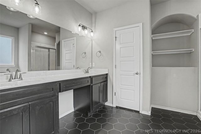 711 W 53rd Place, Sand Springs, OK 74063