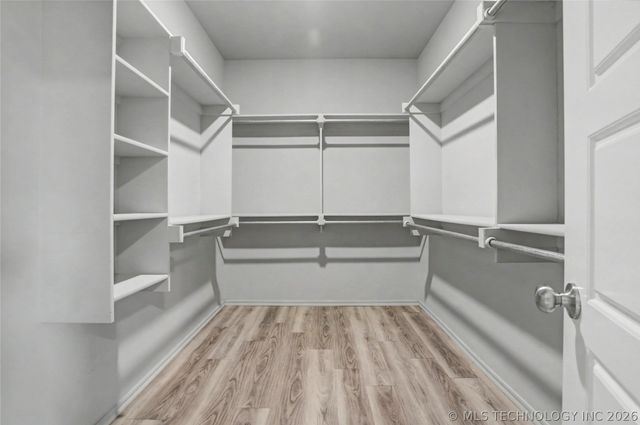 711 W 53rd Place, Sand Springs, OK 74063