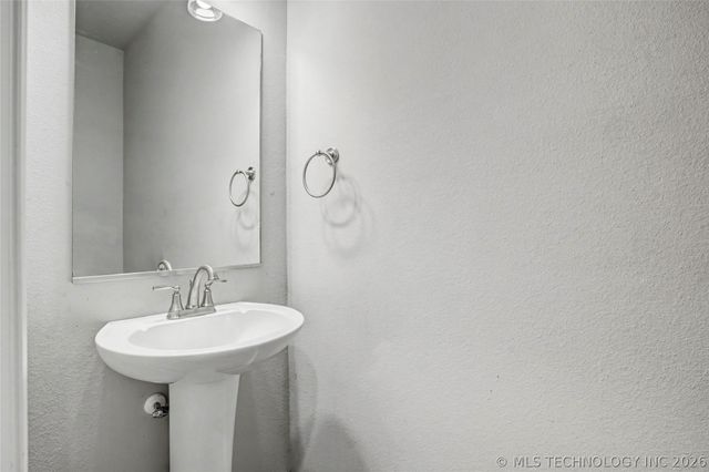 711 W 53rd Place, Sand Springs, OK 74063