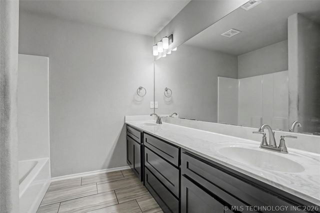 711 W 53rd Place, Sand Springs, OK 74063