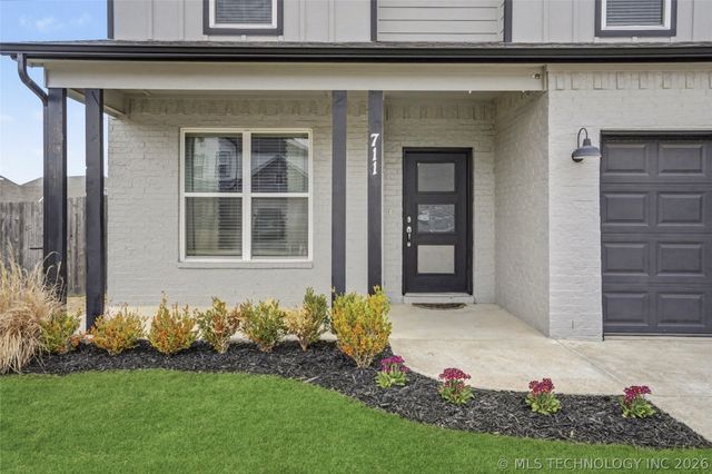 711 W 53rd Place, Sand Springs, OK 74063