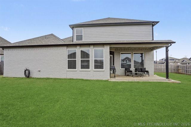 711 W 53rd Place, Sand Springs, OK 74063