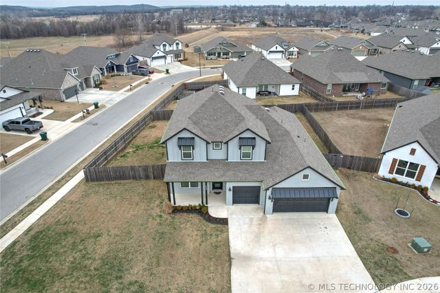 711 W 53rd Place, Sand Springs, OK 74063