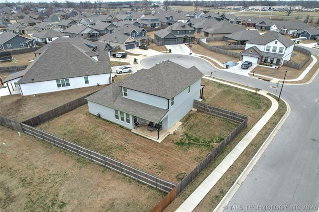 711 W 53rd Place, Sand Springs, OK 74063