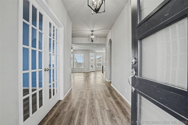 711 W 53rd Place, Sand Springs, OK 74063