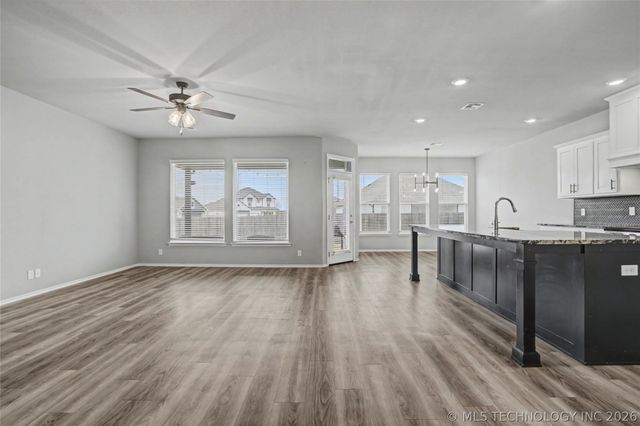 711 W 53rd Place, Sand Springs, OK 74063