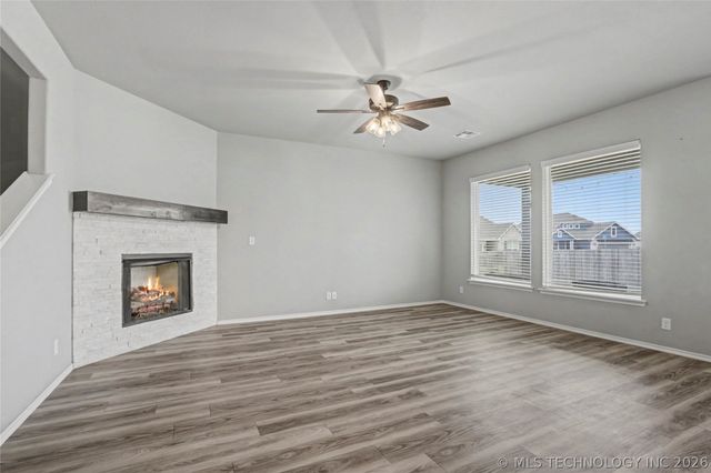 711 W 53rd Place, Sand Springs, OK 74063